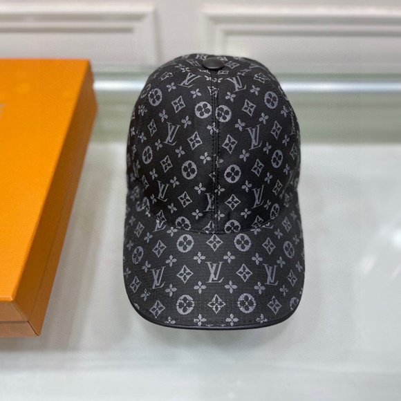 AUTHENTIC Louis Vuitton  Hats main image 7